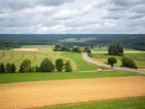 een luchtzicht op een veld en een weg bij Apartment Schönblick - F 55 by Interhome in Dittishausen