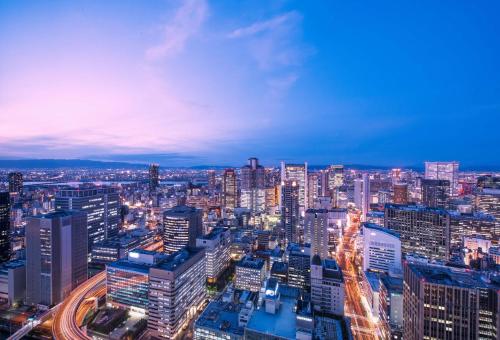 大阪大阪康莱德酒店的享有城市美景,