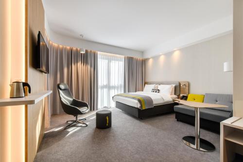 Ліжко або ліжка в номері Holiday Inn Express - Rzeszow Airport by IHG