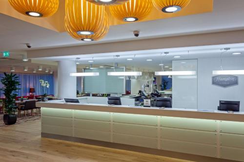 Vestibils vai reģistratūra naktsmītnē Hampton by Hilton London Gatwick Airport