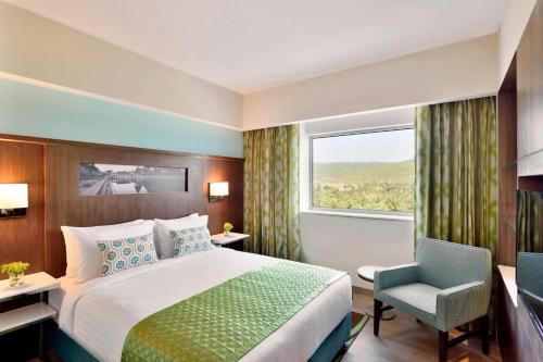 Ліжко або ліжка в номері Fairfield by Marriott Belagavi