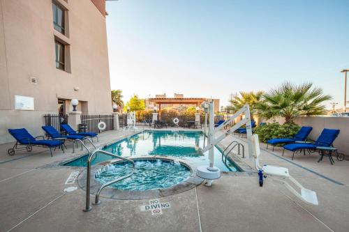 Bazen u ili blizu objekta Hilton Garden Inn El Paso University