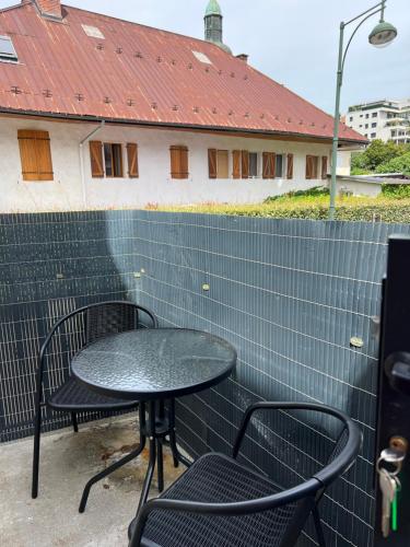 Balcon ou terrasse dans l'établissement « Petit Paris » - T2 centre ville Parking/balcon