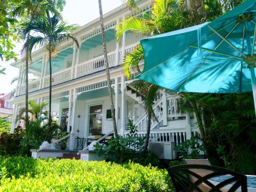 Southernmost Point Guest House & Garden Bar