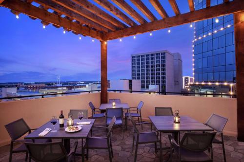 Balkon oz. terasa v nastanitvi Embassy Suites by Hilton Fort Worth Downtown