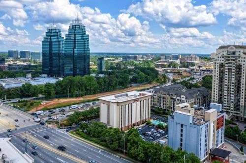 Otelden çekilmiş Atlanta şehrinin genel bir manzarası veya şehir manzarası