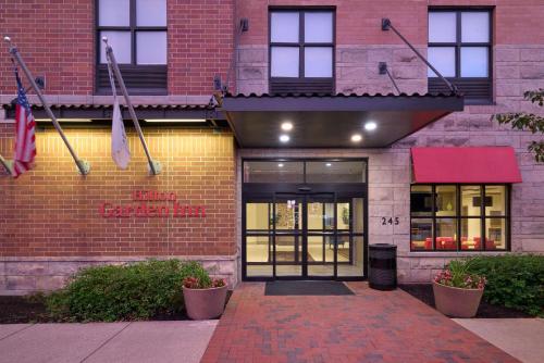 Facade o entrance ng Hilton Garden Inn Bloomington