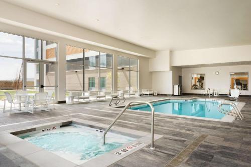 The swimming pool at or close to Homewood Suites By Hilton SLC/Draper