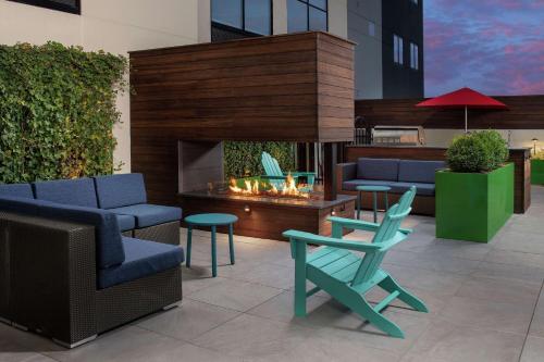 Ruang duduk di Home2 Suites By Hilton Nashville Downtown Convention Center