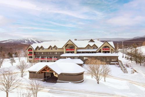 Killington Mountain Lodge, Tapestry Collection by Hilton през зимата