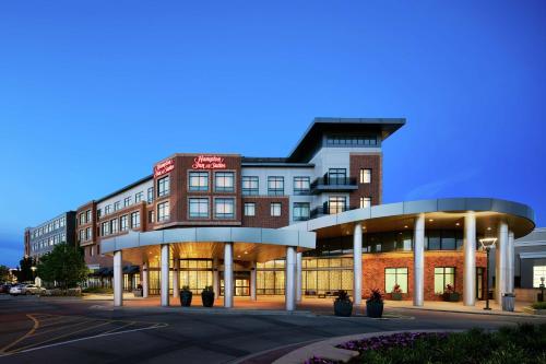 a building on the corner of a street at Hampton Inn & Suites Mt. Prospect in Mount Prospect