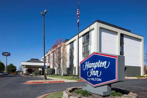 Chứng chỉ, giải thưởng, bảng hiệu hoặc các tài liệu khác trưng bày tại Hampton Inn Bentonville-Rogers