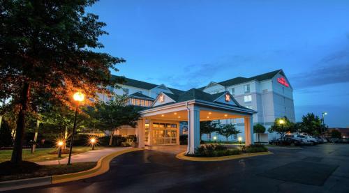 une séance d'hôtel la nuit dans l'établissement Hilton Garden Inn BWI Airport, à Linthicum