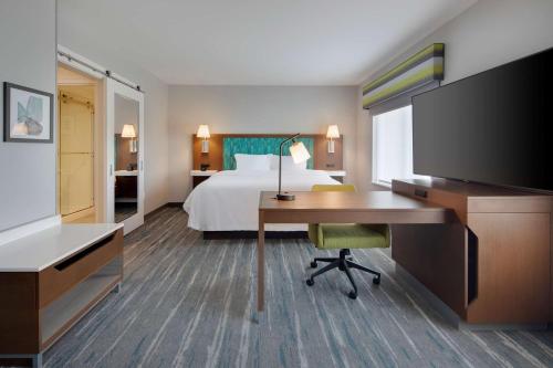 Katil atau katil-katil dalam bilik di Hampton Inn & Suites Richmond Short Pump, Va