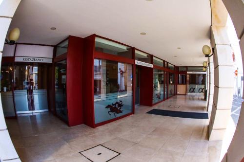 Lobby o reception area sa Hotel dos Cavaleiros