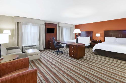 Katil atau katil-katil dalam bilik di Hampton Inn Detroit/Southgate