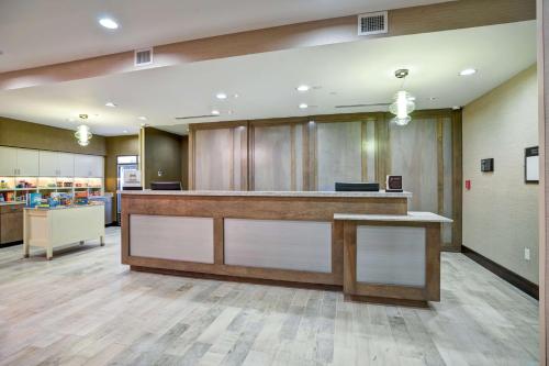 הלובי או אזור הקבלה ב-Homewood Suites by Hilton Christiansburg