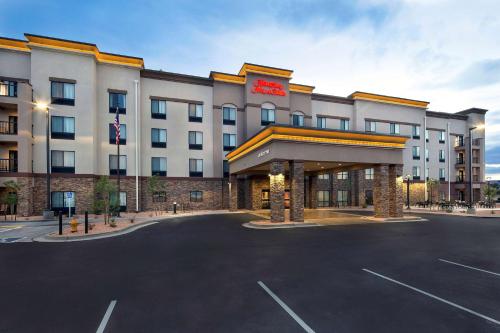 una representación de un hotel con aparcamiento en Hampton Inn & Suites Page - Lake Powell, en Page