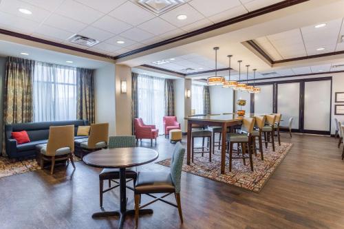 Area tempat duduk di Hampton Inn Minneapolis/Shakopee