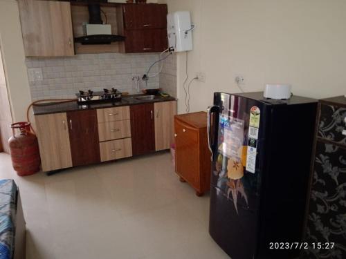 Una cocina o kitchenette en Hare Krishna Home Stay