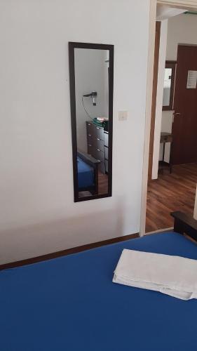 Dennis Apartment tesisinde bir odada yatak veya yataklar