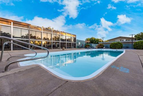 The swimming pool at or close to Suburban Studios Canon City