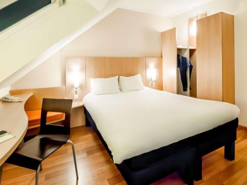 ibis Vannes में एक कमरे में एक या कई बेड