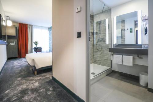 Kupaonica u objektu ibis Styles Puteaux Paris La Defense