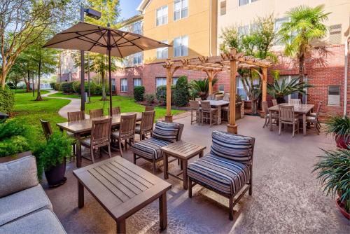 Сад в Homewood Suites by Hilton Baton Rouge