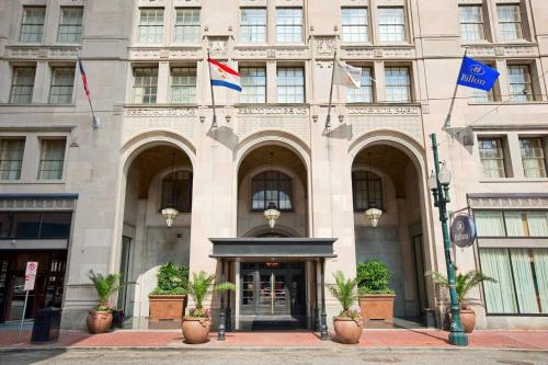 Фасад або вхід у Hilton New Orleans / St. Charles Avenue