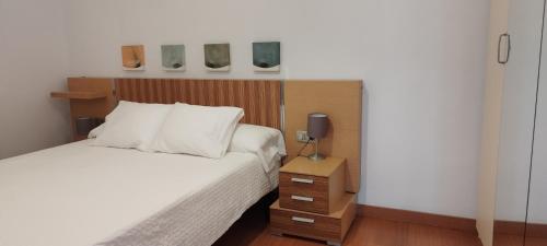 Apartamento Torres19房間的床