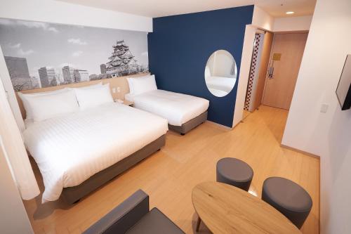 Posteľ alebo postele v izbe v ubytovaní Travelodge Honmachi Osaka