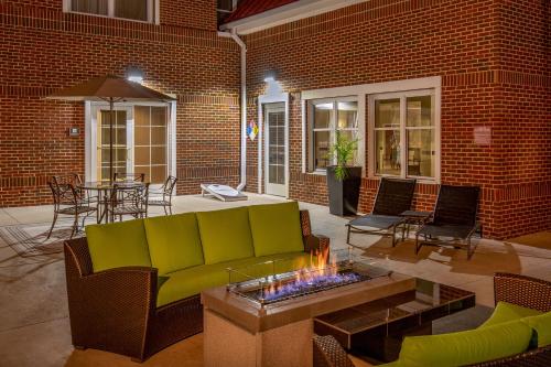 Khu vực ghế ngồi tại Residence Inn by Marriott Chesapeake Greenbrier