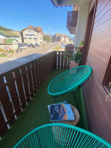 Balcony o terrace sa COSTALUNGAHOUSE TrekkingBikeSki selfcheck-in apartment