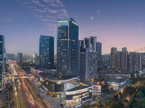 Una vista general de Chengdú o una vista desde la ciudad tomada desde el hotel