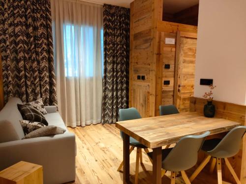 Atpūtas zona naktsmītnē Fior di Roccia Apartments- in centro Cervinia, sauna privata, Matterhorn dream