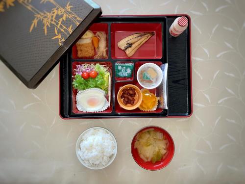 Makanan di atau berdekatan hotel