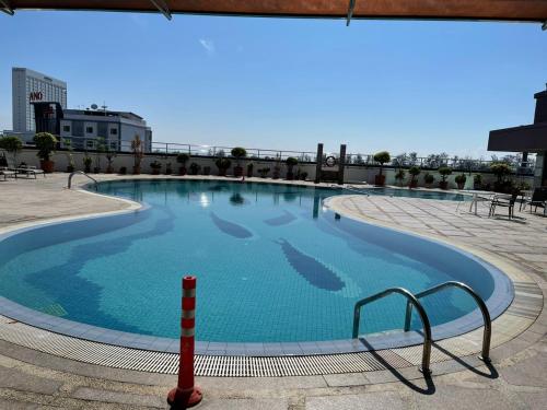 Swimming pool sa o malapit sa Miri City Centre Condo @ Imperial Mall