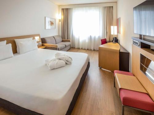 Una cama o camas en una habitación de Novotel Salerno Est Arechi