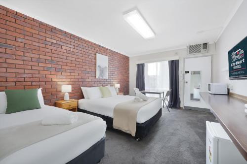 Кровать или кровати в номере City Heart Motel Warrnambool