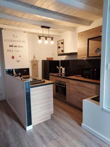 Una cocina o kitchenette en Maisonnette