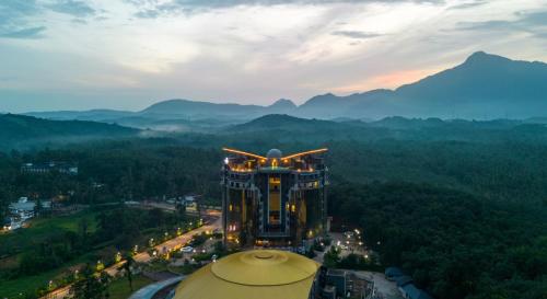 Pemandangan umum gunung atau pemandangan gunung yang diambil dari hotel