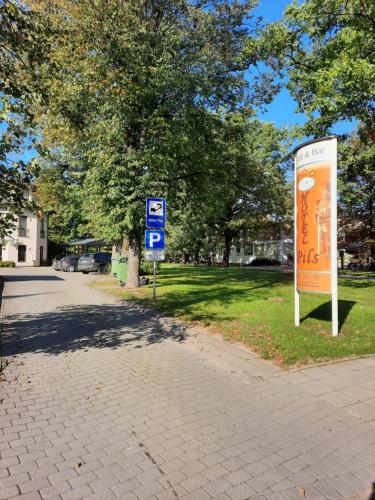 The surrounding neighborhood or a neighborhood close to a szállodákat