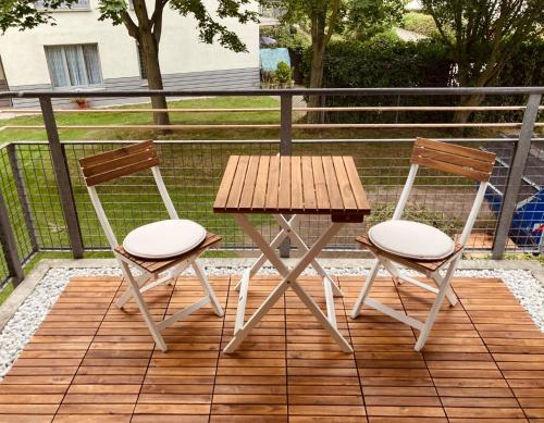 En balkong eller terrass på Gemütliche Wohnung mit Balkon in Schönefeld