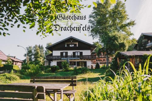 Градина пред Drachenfels