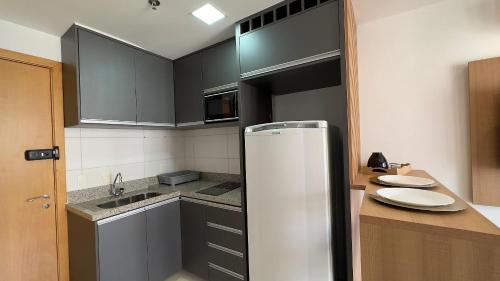 Eldhús eða eldhúskrókur á Lindo apartamento no shopping