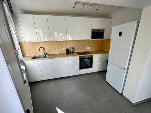 Een keuken of kitchenette bij Akuta City Flat Leuven