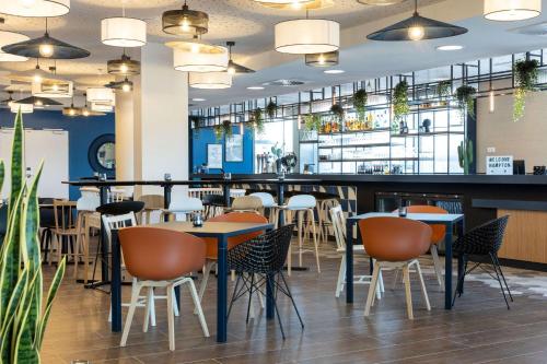 Un restaurant sau alt loc unde se poate mânca la Hampton by Hilton Tours Centre, France