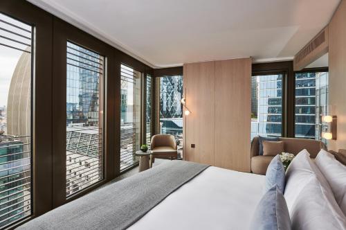 Кровать или кровати в номере Pan Pacific London