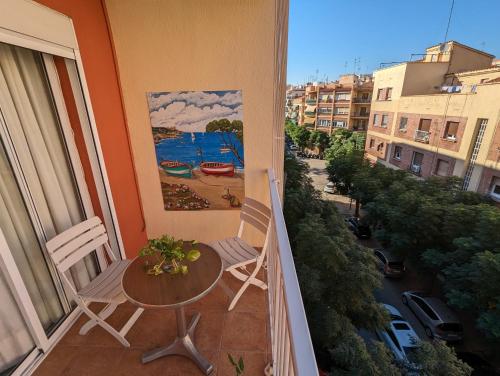 En balkon eller terrasse på Apartamento en el Corazón de la Ciudad con Balcón Amplio - El Balcó de Tarraco